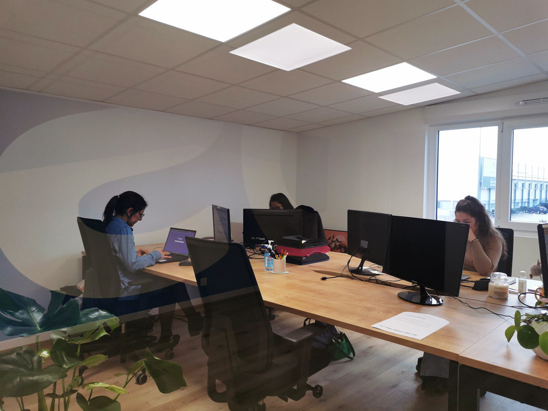 Notre pôle de marketing digital au sein de leur bureau, travaillant pour une prestation de référencement web à Dijon